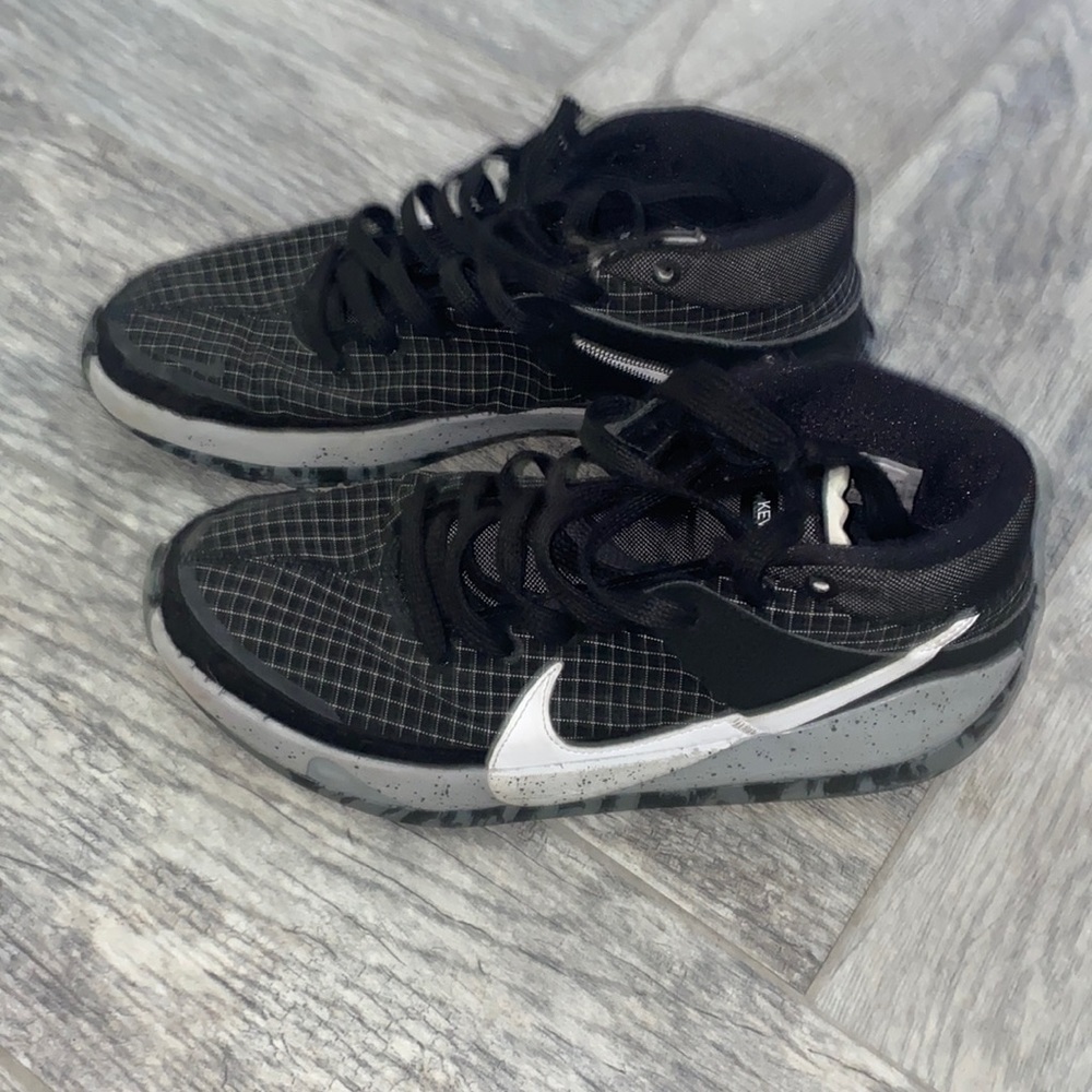 KD 13 “Oreo” Black and White Size 9.5 Men’s